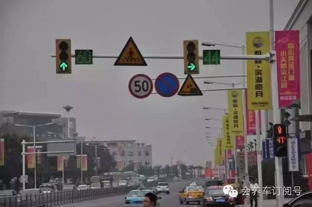 最容易忽视的7种违章_违章高发星期_跟车太贴闯红灯违章