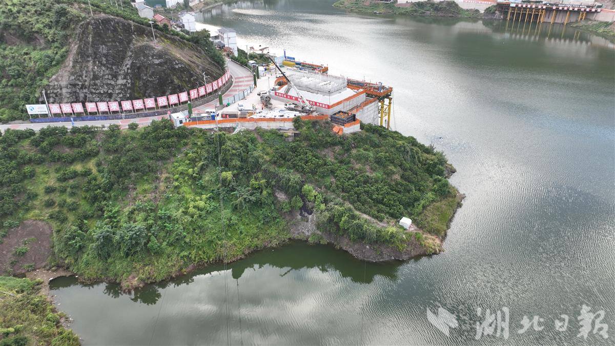 双柳长江大桥桥面铺装进度_湖北高速公路建设项目_高速建设